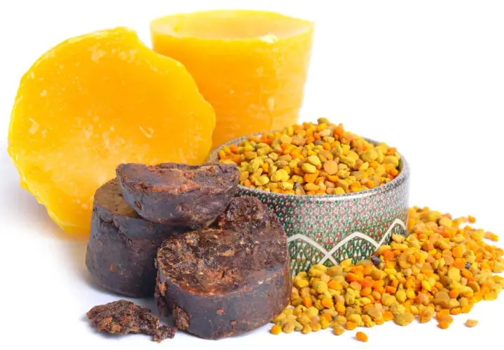 Propolis i pyłek pszczeli, naturalne składniki wspierające zdrowie, mogą być pomocne w łagodzeniu objawów cukrzycy.