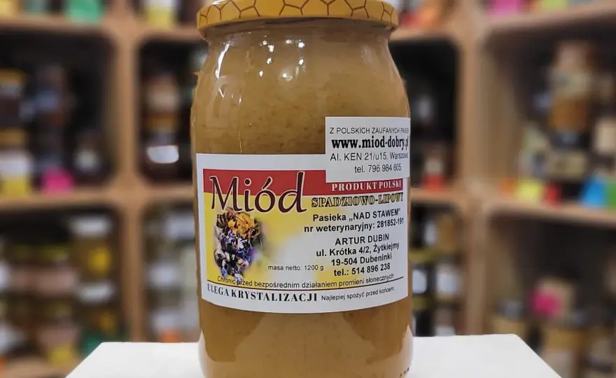 Miód lipowo-spadziowy na gardło? Właściwości i wybór