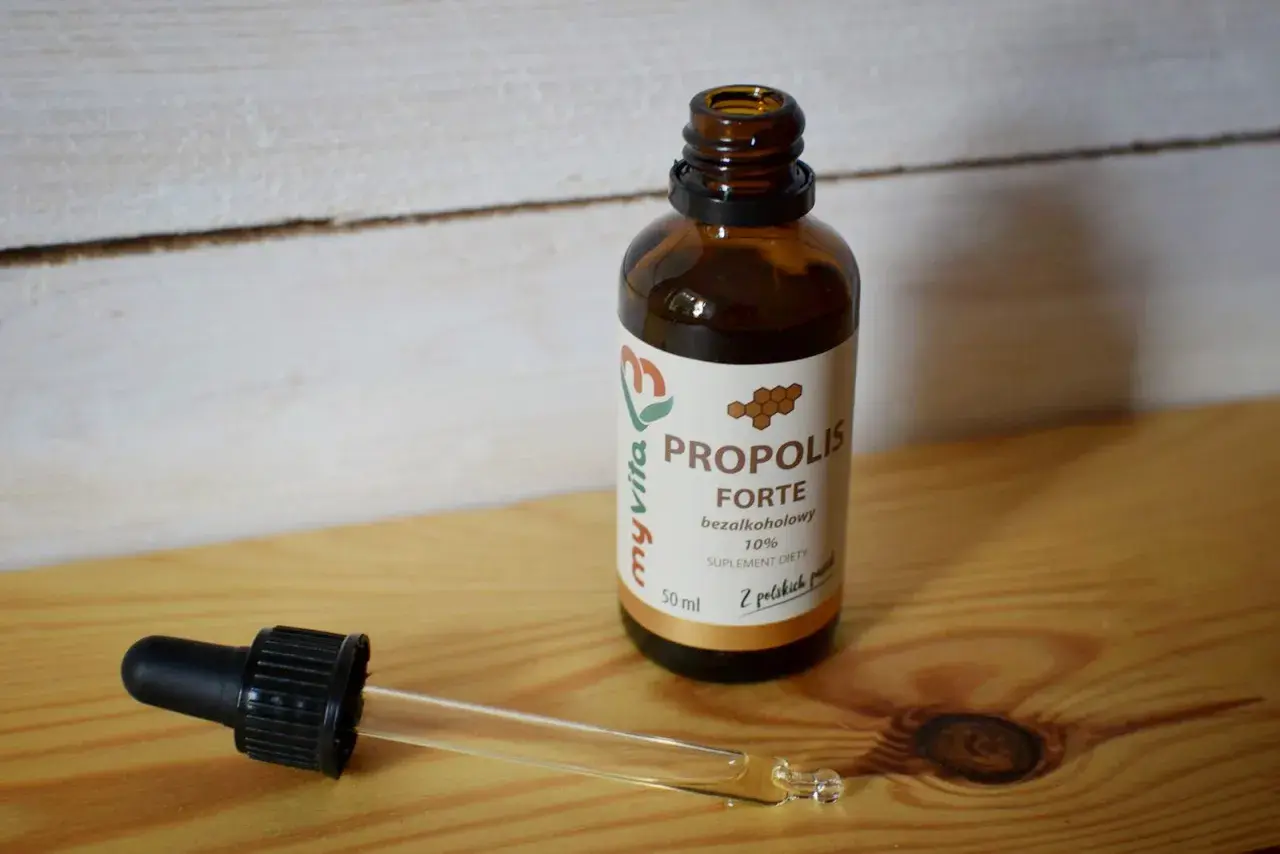 Propolis forte bezalkoholowy, 50 ml. Idealny, by dowiedzieć się, jak zrobić propolis dla dzieci, bo jest łagodny.